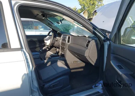 2010 Jeep Grand Cherokee Laredo z USA, uszkodzony, nr VIN 1J4PR4GK4AC125094